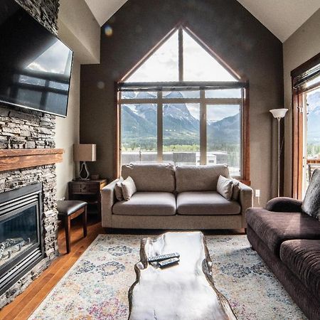 Spacious Penthouse Suite-King Beds-Pool & Hot Tub Canmore Buitenkant foto