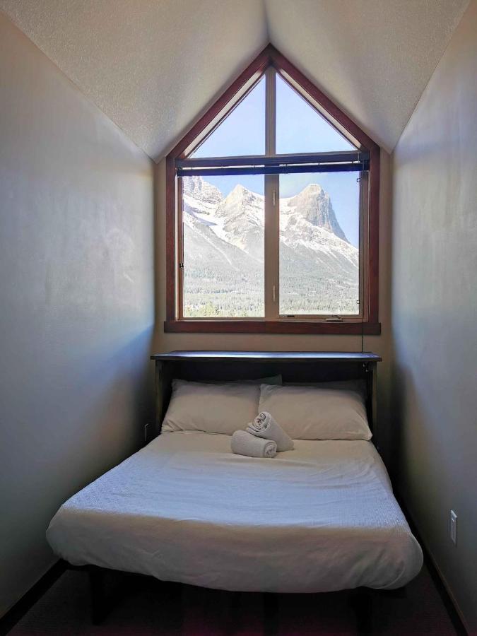 Spacious Penthouse Suite-King Beds-Pool & Hot Tub Canmore Buitenkant foto