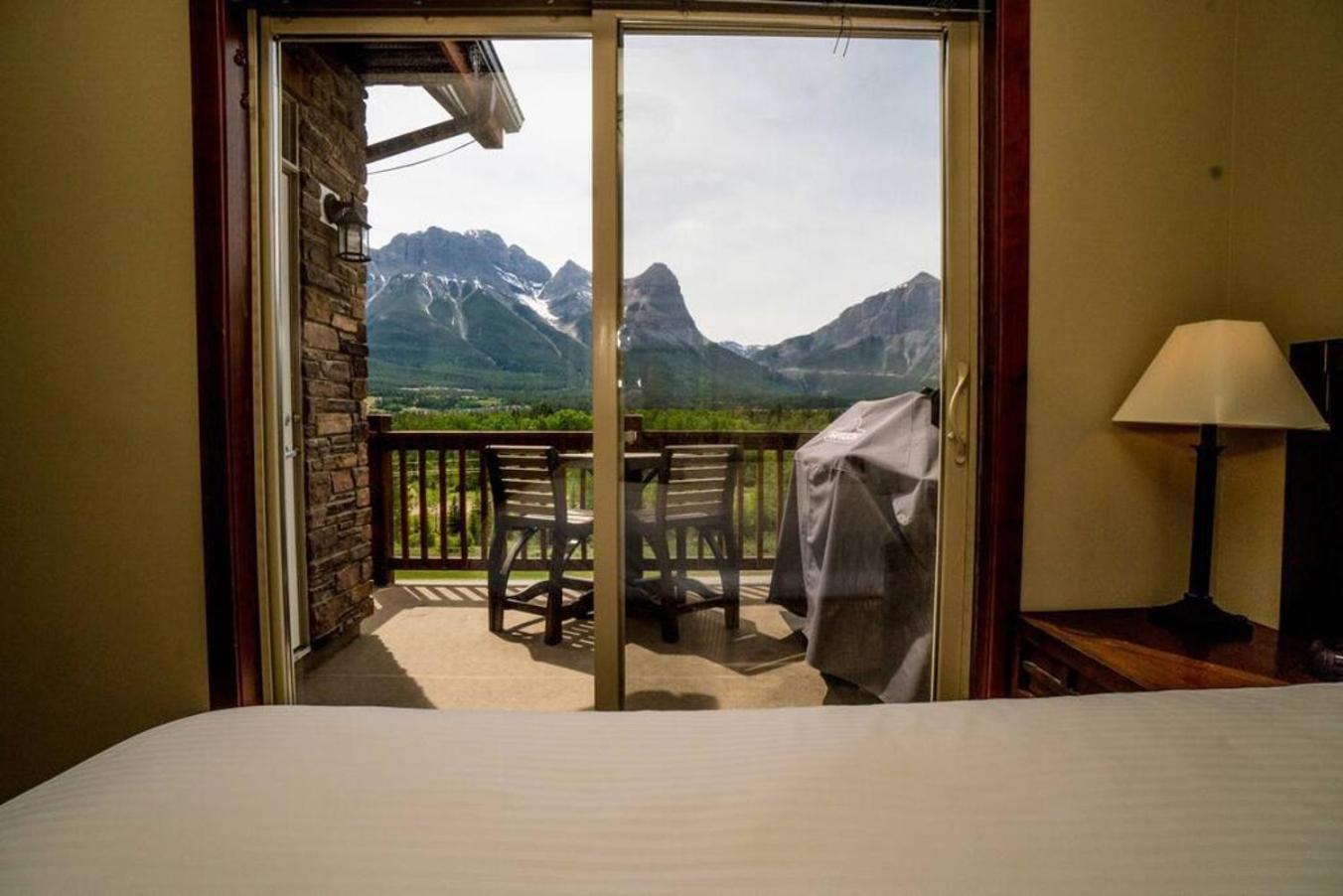 Spacious Penthouse Suite-King Beds-Pool & Hot Tub Canmore Buitenkant foto