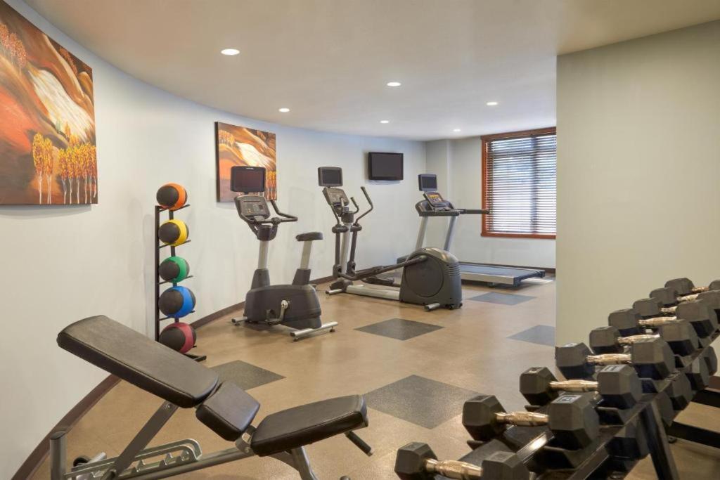 Spacious Penthouse Suite-King Beds-Pool & Hot Tub Canmore Buitenkant foto