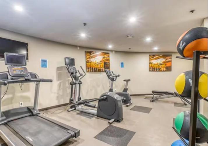 Spacious Penthouse Suite-King Beds-Pool & Hot Tub Canmore Buitenkant foto